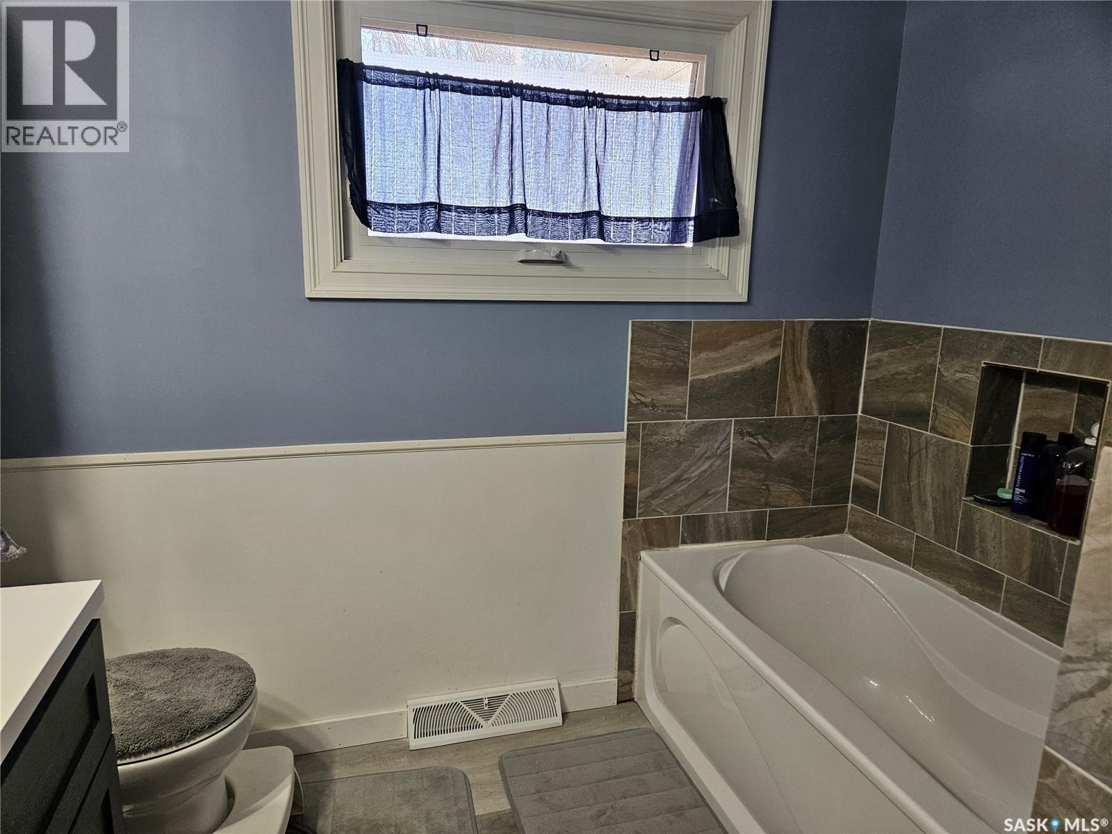 1154 Caribou Street W, Moose Jaw, Saskatchewan  S6H 2B5 - Photo 3 - SK034614