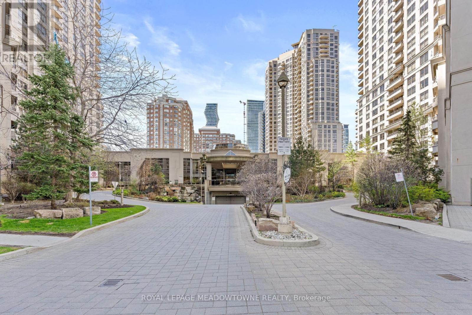 1030 - 3888 Duke Of York Boulevard, Mississauga, Ontario  L5B 4P5 - Photo 2 - W13071370