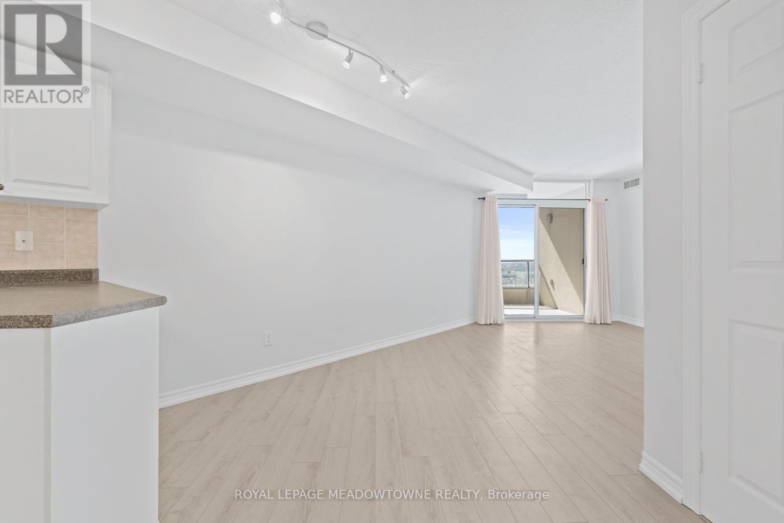 1030 - 3888 Duke Of York Boulevard, Mississauga, Ontario  L5B 4P5 - Photo 6 - W13071370