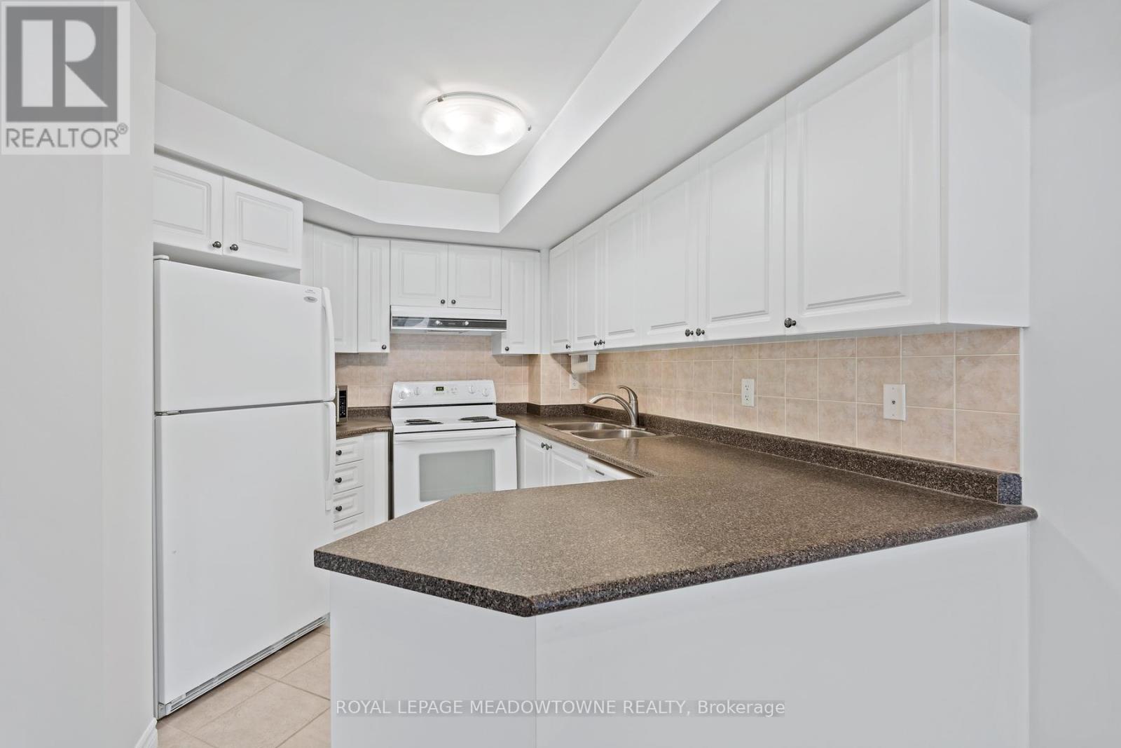 1030 - 3888 Duke Of York Boulevard, Mississauga, Ontario  L5B 4P5 - Photo 9 - W13071370