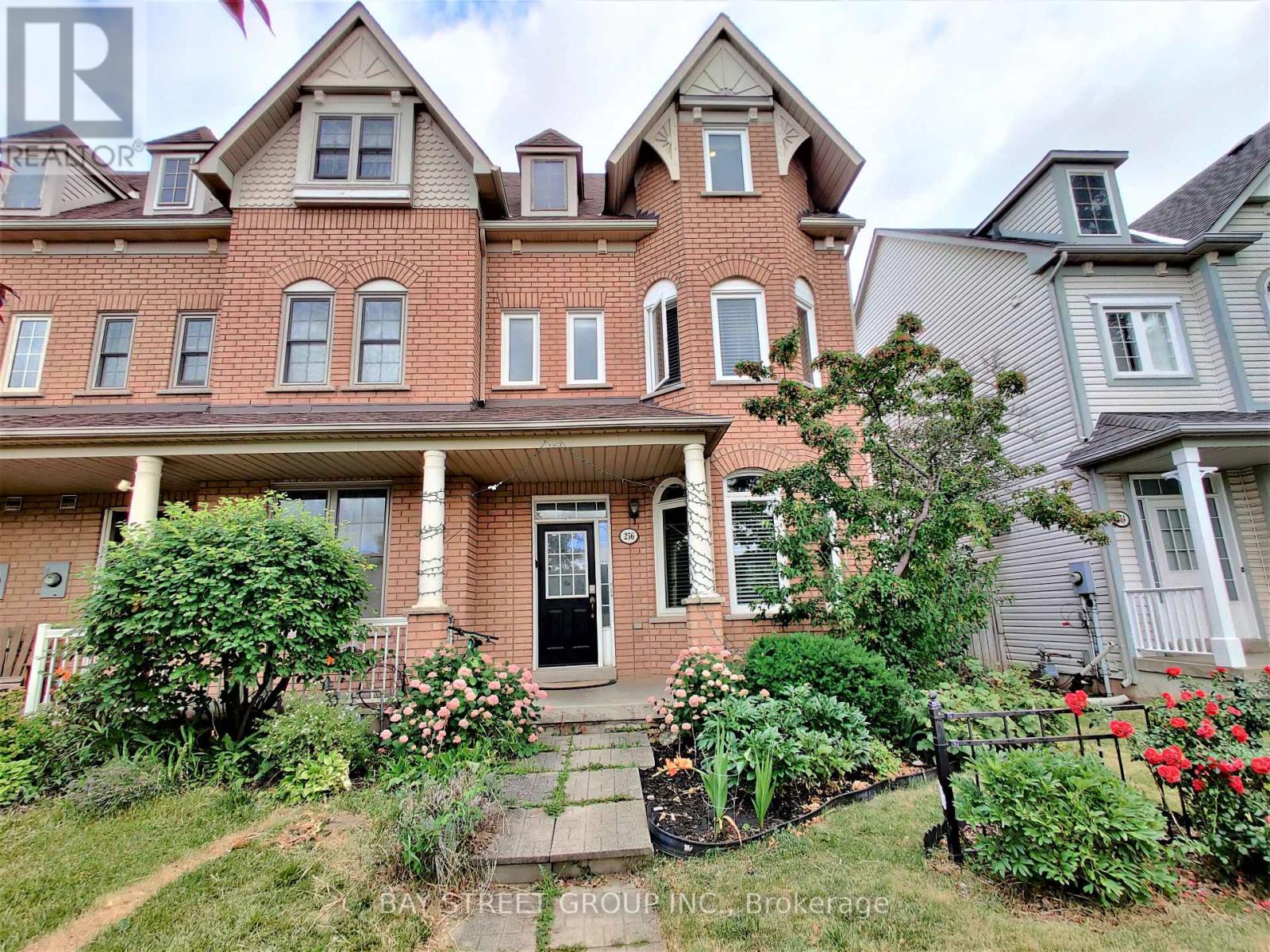 256 GLENASHTON DRIVE, Oakville, Ontario