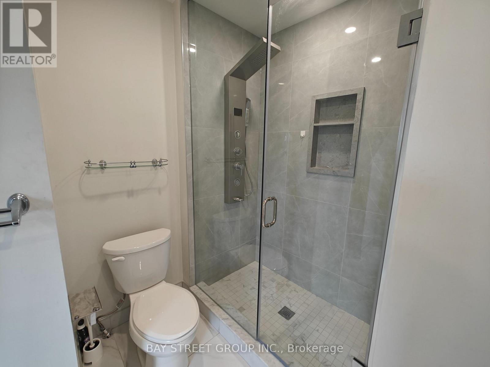 256 Glenashton Drive, Oakville, Ontario  L6H 6H5 - Photo 12 - W13071372