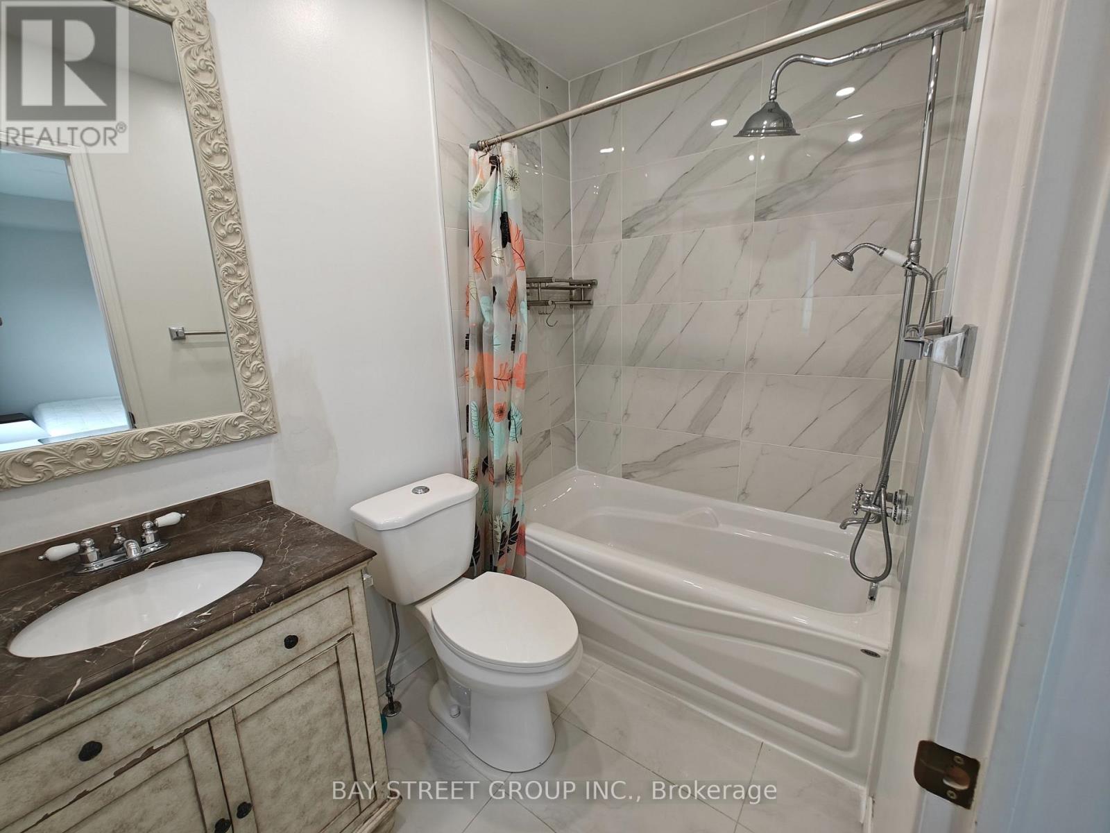 256 Glenashton Drive, Oakville, Ontario  L6H 6H5 - Photo 16 - W13071372