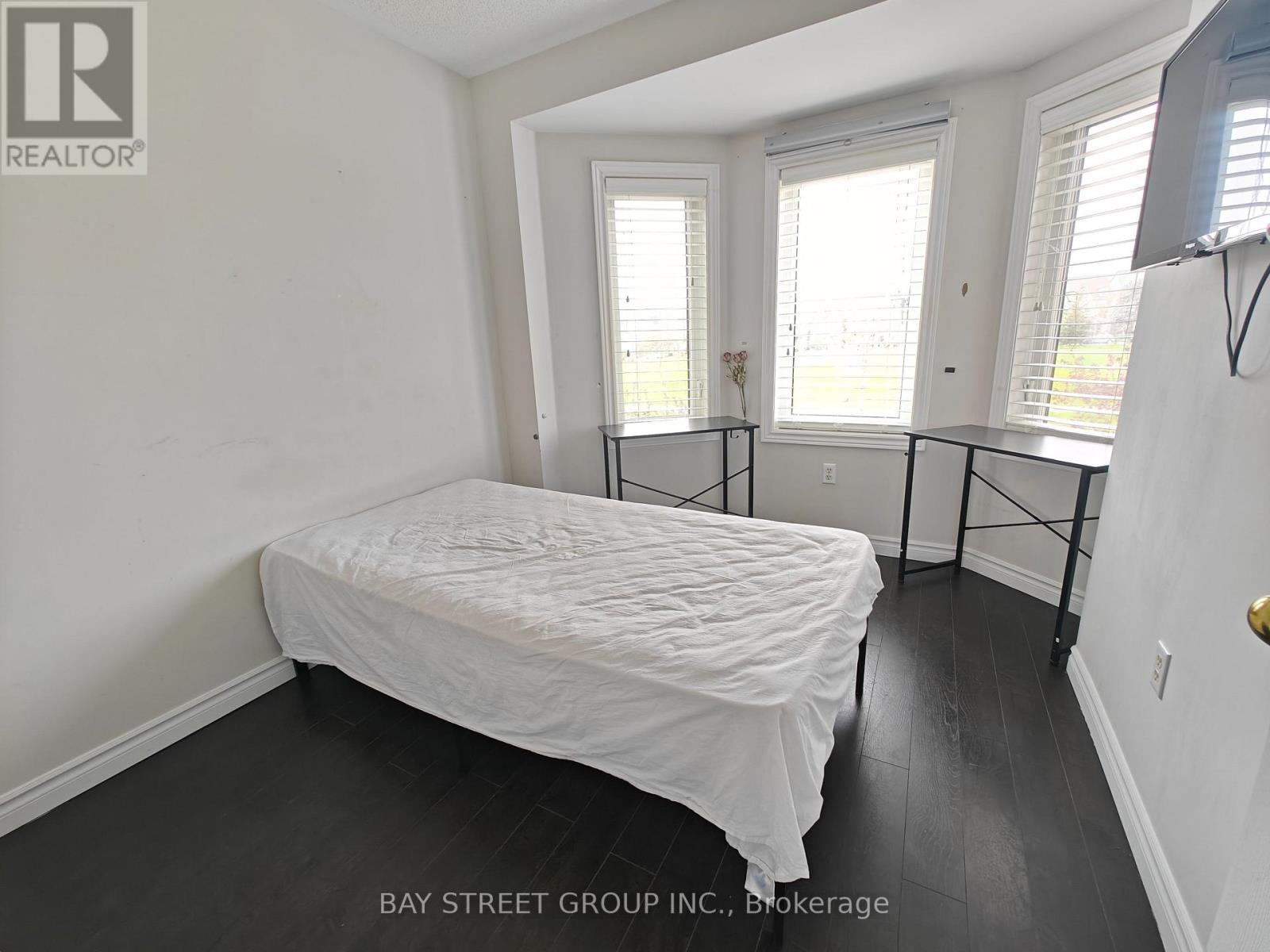 256 Glenashton Drive, Oakville, Ontario  L6H 6H5 - Photo 17 - W13071372