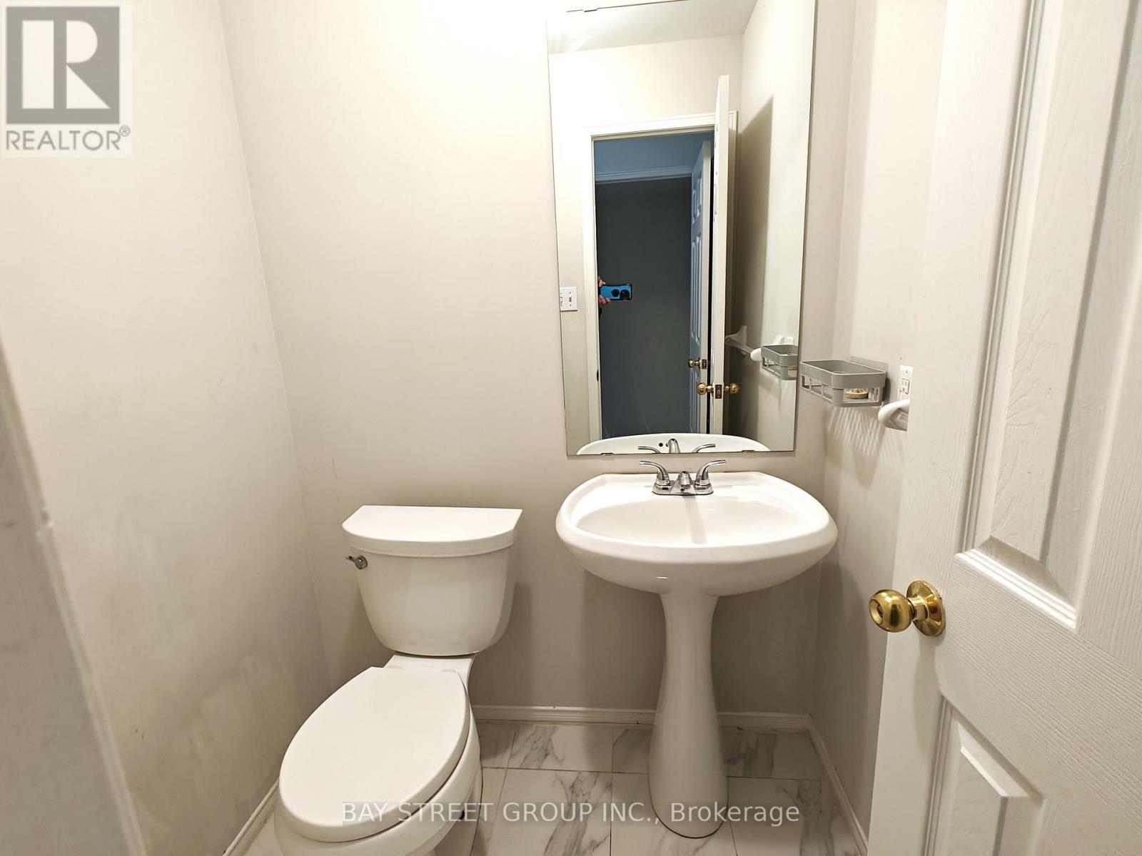 256 Glenashton Drive, Oakville, Ontario  L6H 6H5 - Photo 20 - W13071372