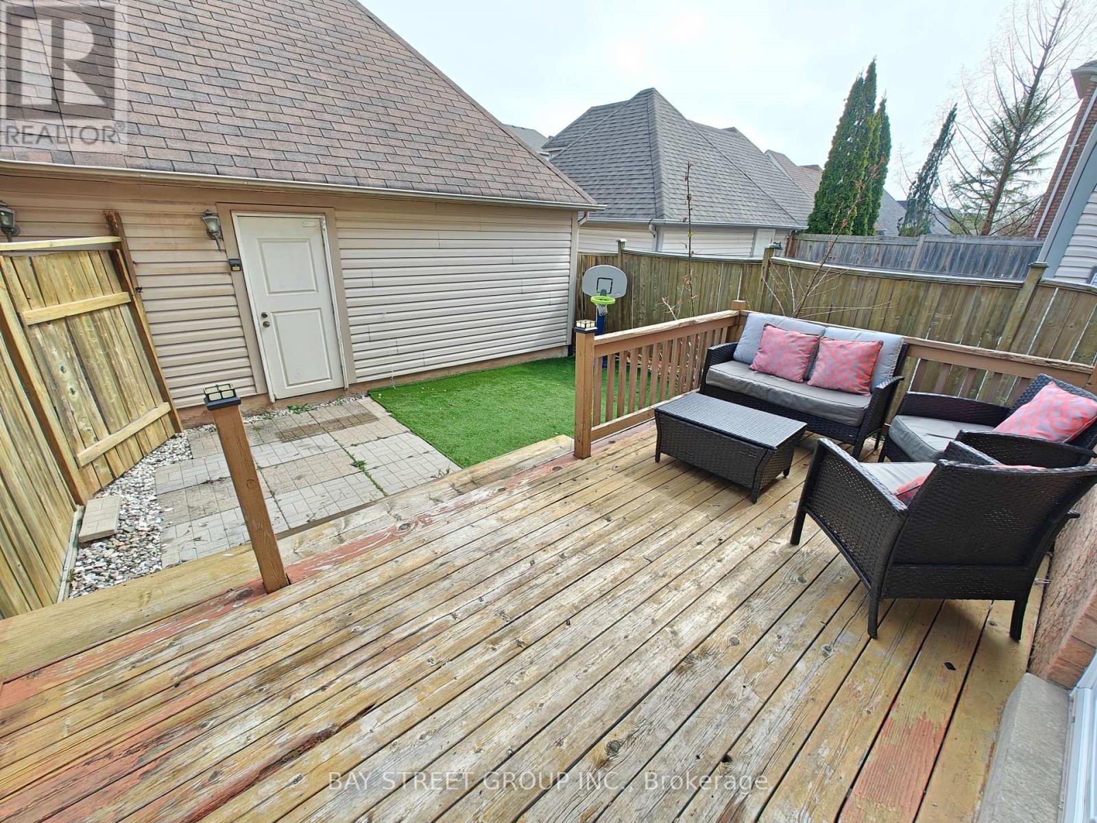 256 Glenashton Drive, Oakville, Ontario  L6H 6H5 - Photo 23 - W13071372