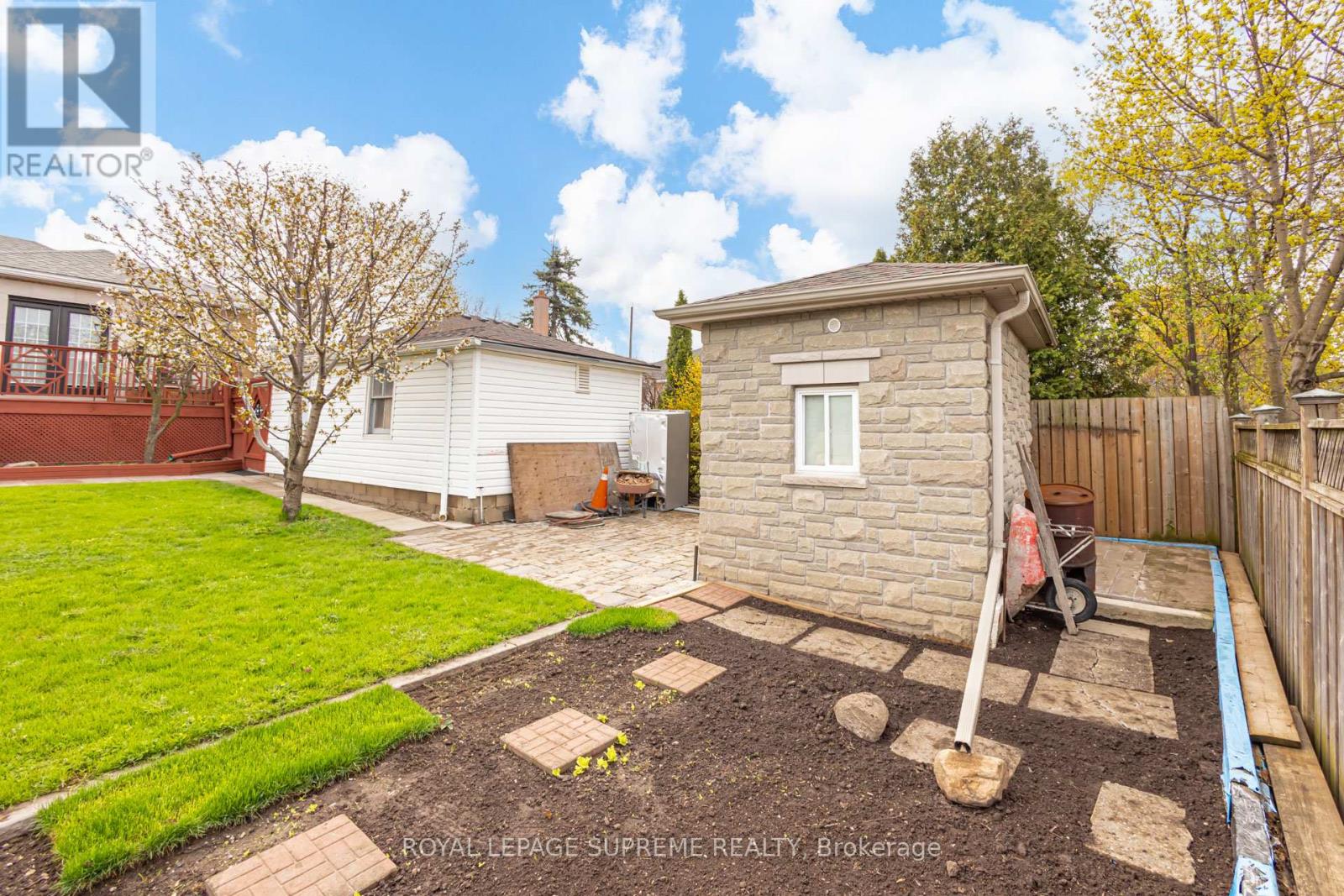 18 Fairweather Road, Toronto, Ontario  M6M 4C7 - Photo 36 - W13071380