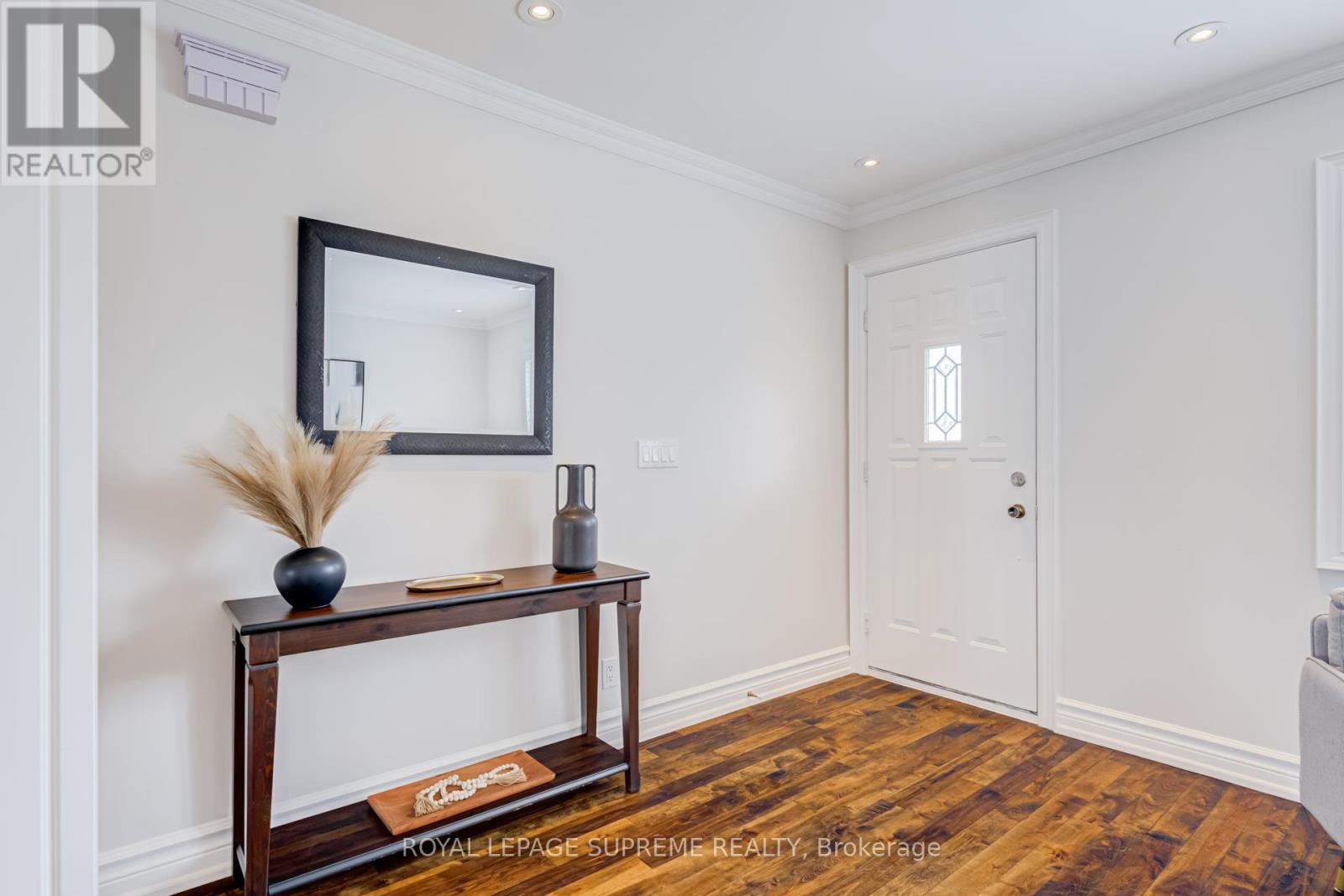 18 Fairweather Road, Toronto, Ontario  M6M 4C7 - Photo 5 - W13071380
