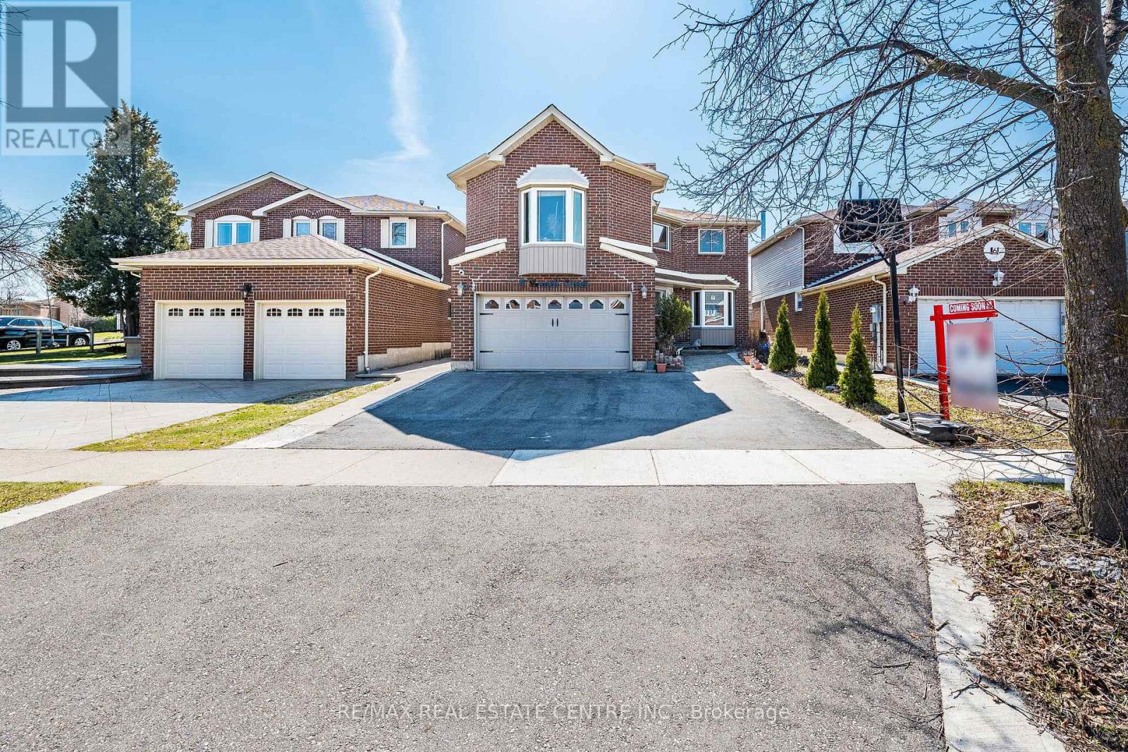 4 Howell Street, Brampton, Ontario  L6Y 3J6 - Photo 2 - W13071432