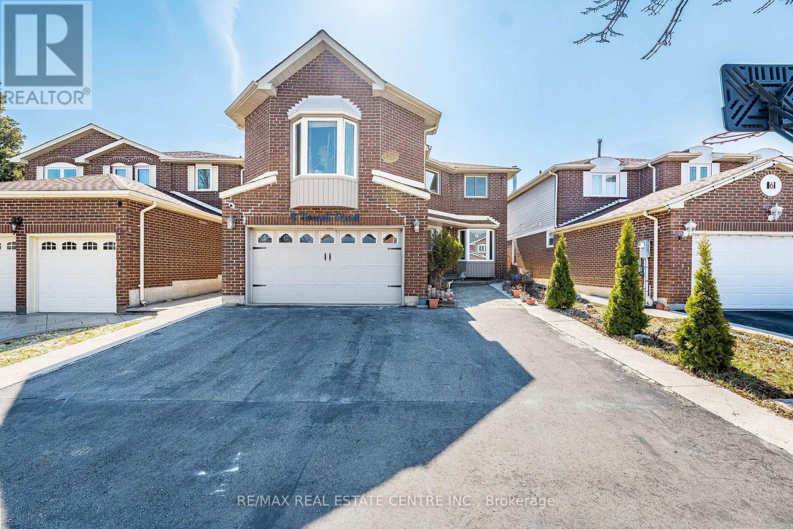 4 Howell Street, Brampton, Ontario  L6Y 3J6 - Photo 3 - W13071432
