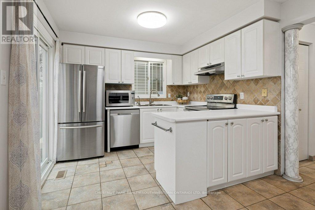 189 Shadow Wood Court, Waterloo, Ontario  N2K 3W4 - Photo 11 - X13071402