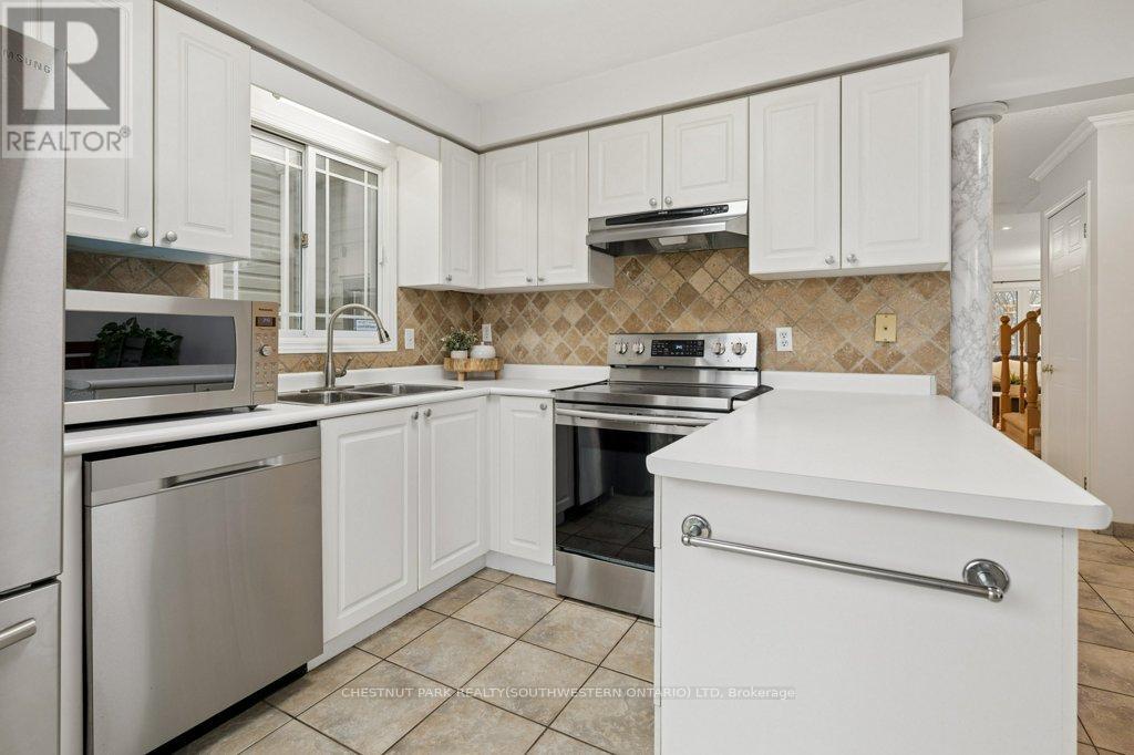 189 Shadow Wood Court, Waterloo, Ontario  N2K 3W4 - Photo 12 - X13071402