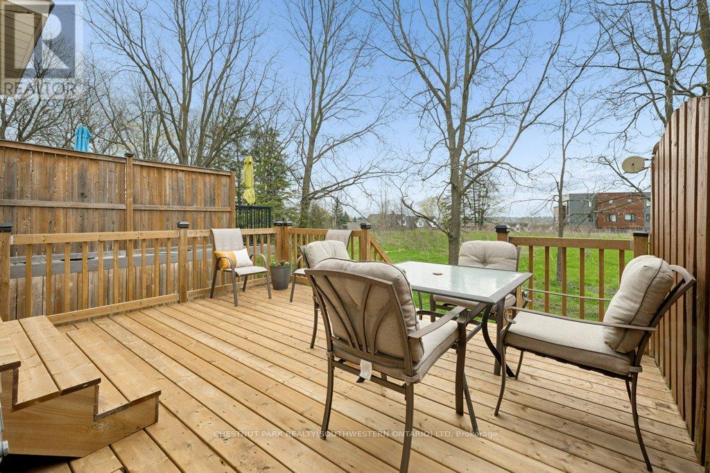 189 Shadow Wood Court, Waterloo, Ontario  N2K 3W4 - Photo 2 - X13071402