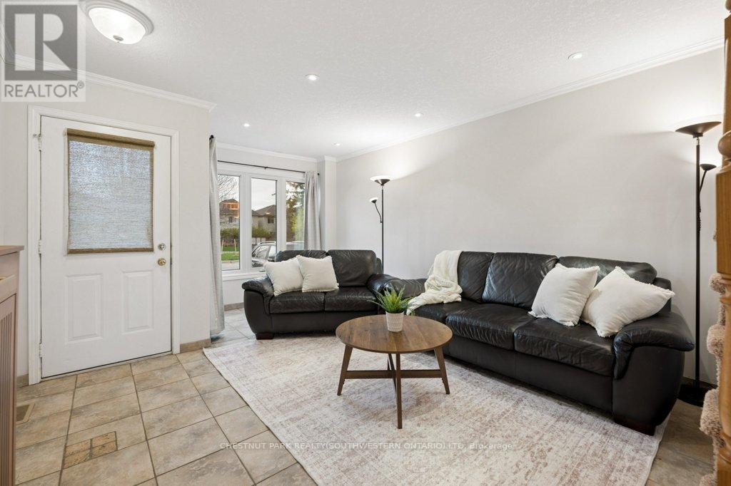 189 Shadow Wood Court, Waterloo, Ontario  N2K 3W4 - Photo 8 - X13071402