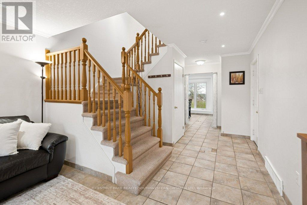 189 Shadow Wood Court, Waterloo, Ontario  N2K 3W4 - Photo 9 - X13071402