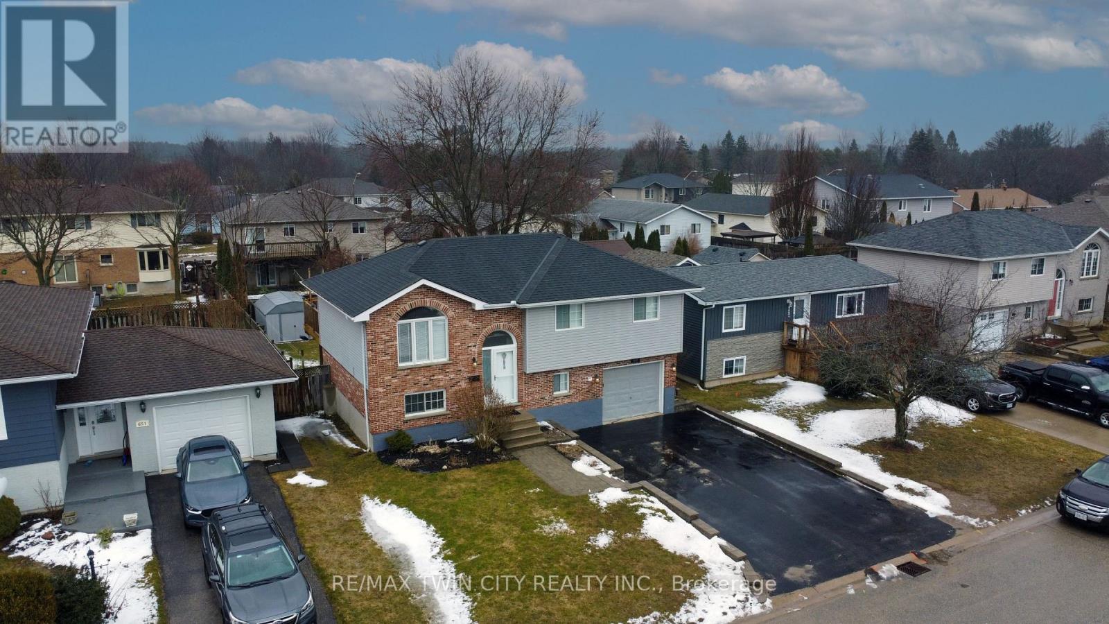 647 Kennard Crescent, Kincardine, Ontario  N2Z 1T4 - Photo 2 - X13071444