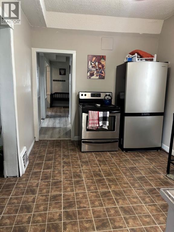 231 14 Street N, Lethbridge, Alberta  T1H 2V8 - Photo 2 - A2307148