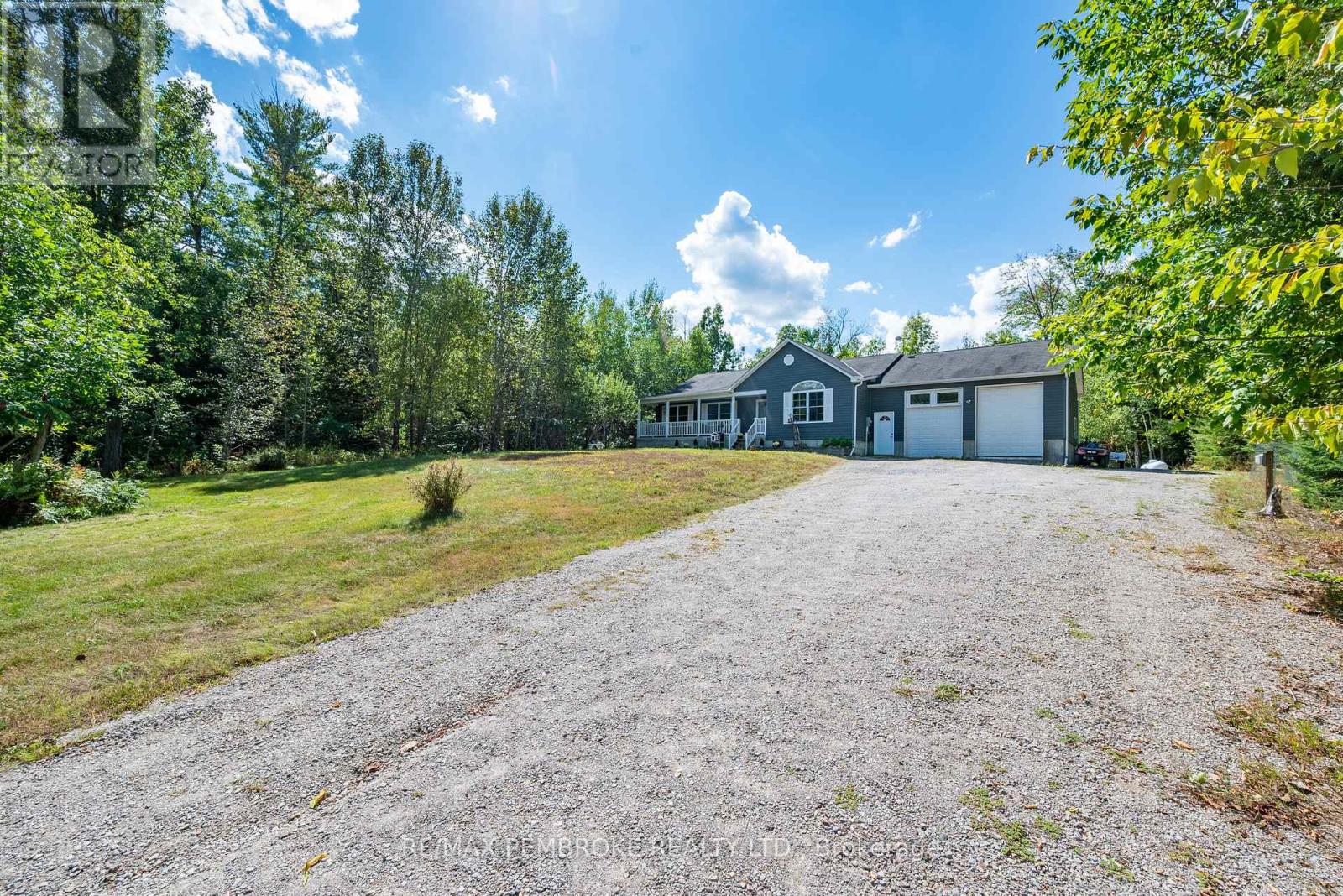 625 Forest Park Road, Laurentian Valley, Ontario  K8A 6W2 - Photo 2 - X12856154