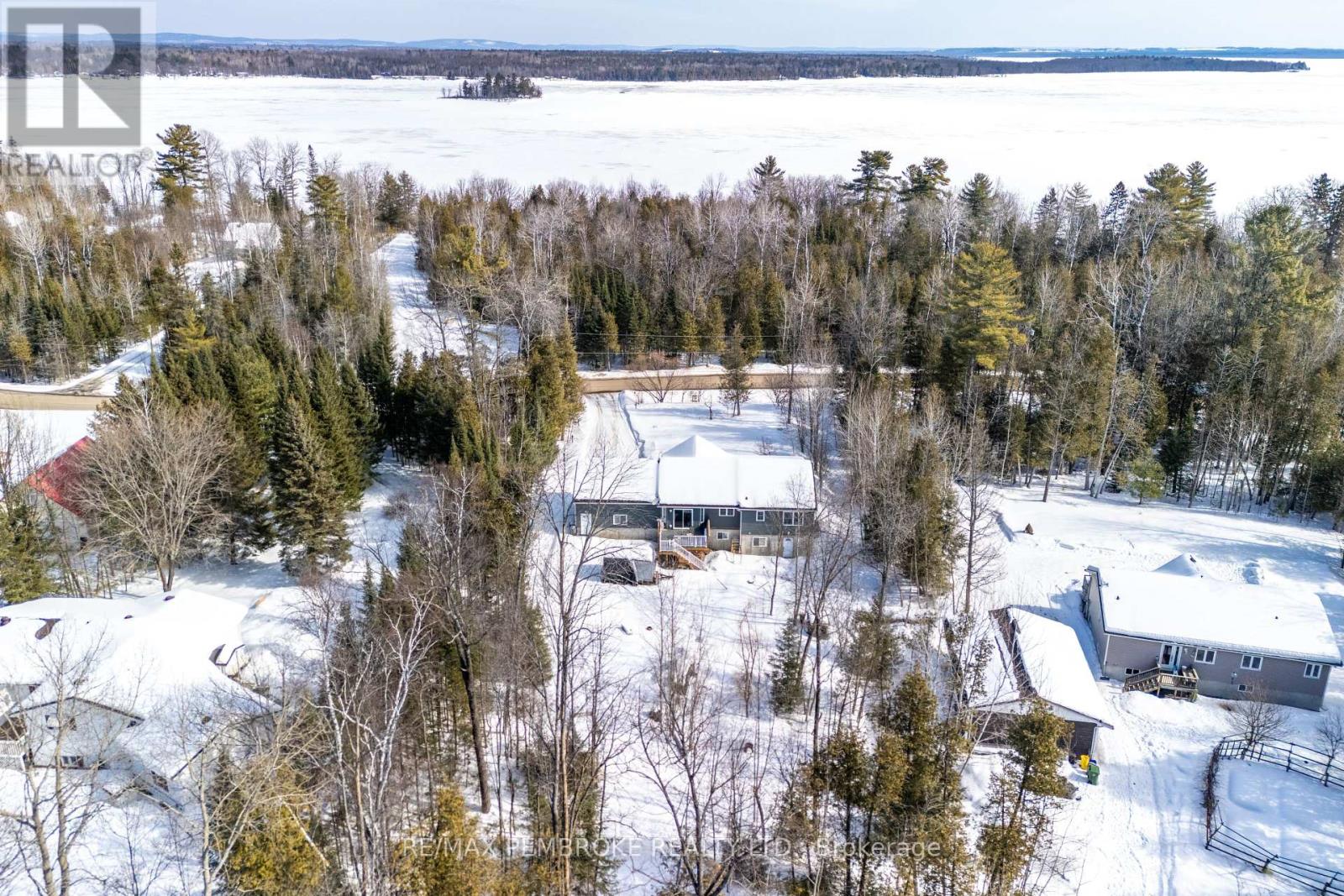 625 Forest Park Road, Laurentian Valley, Ontario  K8A 6W2 - Photo 35 - X12856154