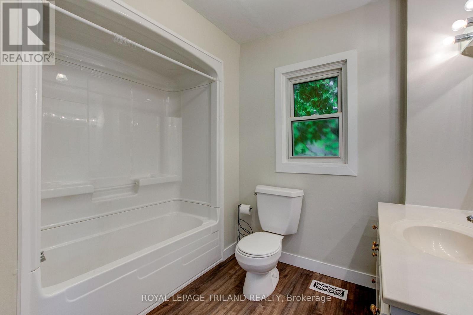 210 Emery Street E, London South, Ontario  N6C 2E2 - Photo 10 - X13071616