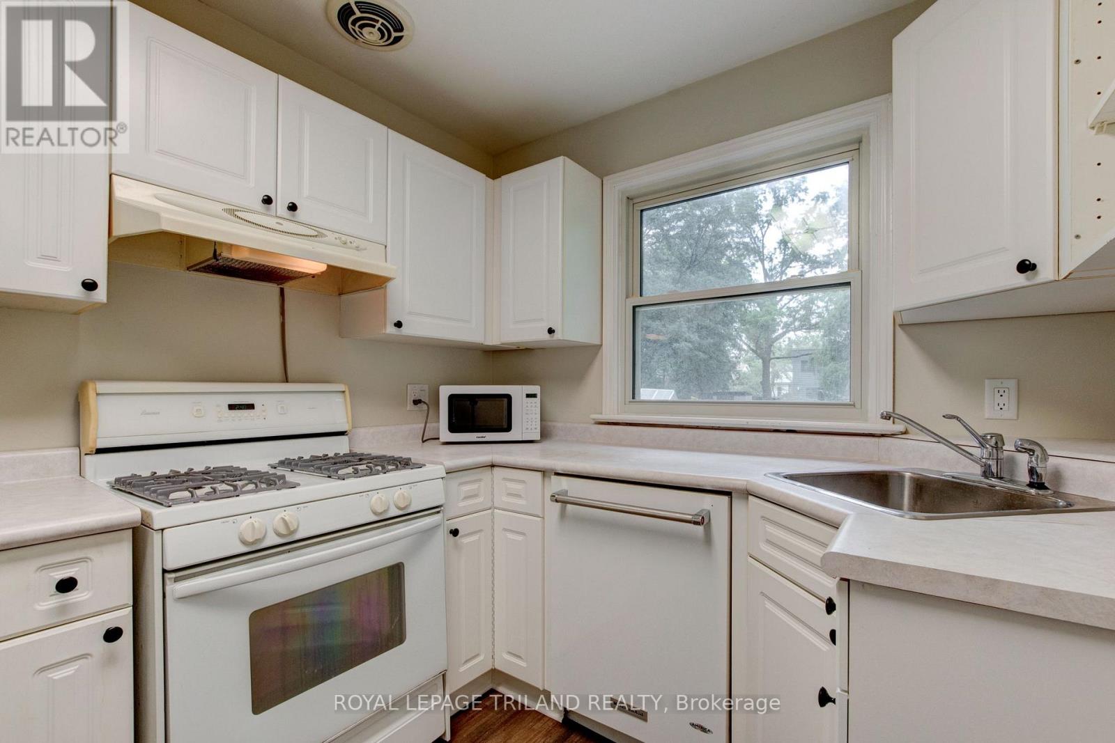 210 Emery Street E, London South, Ontario  N6C 2E2 - Photo 17 - X13071616