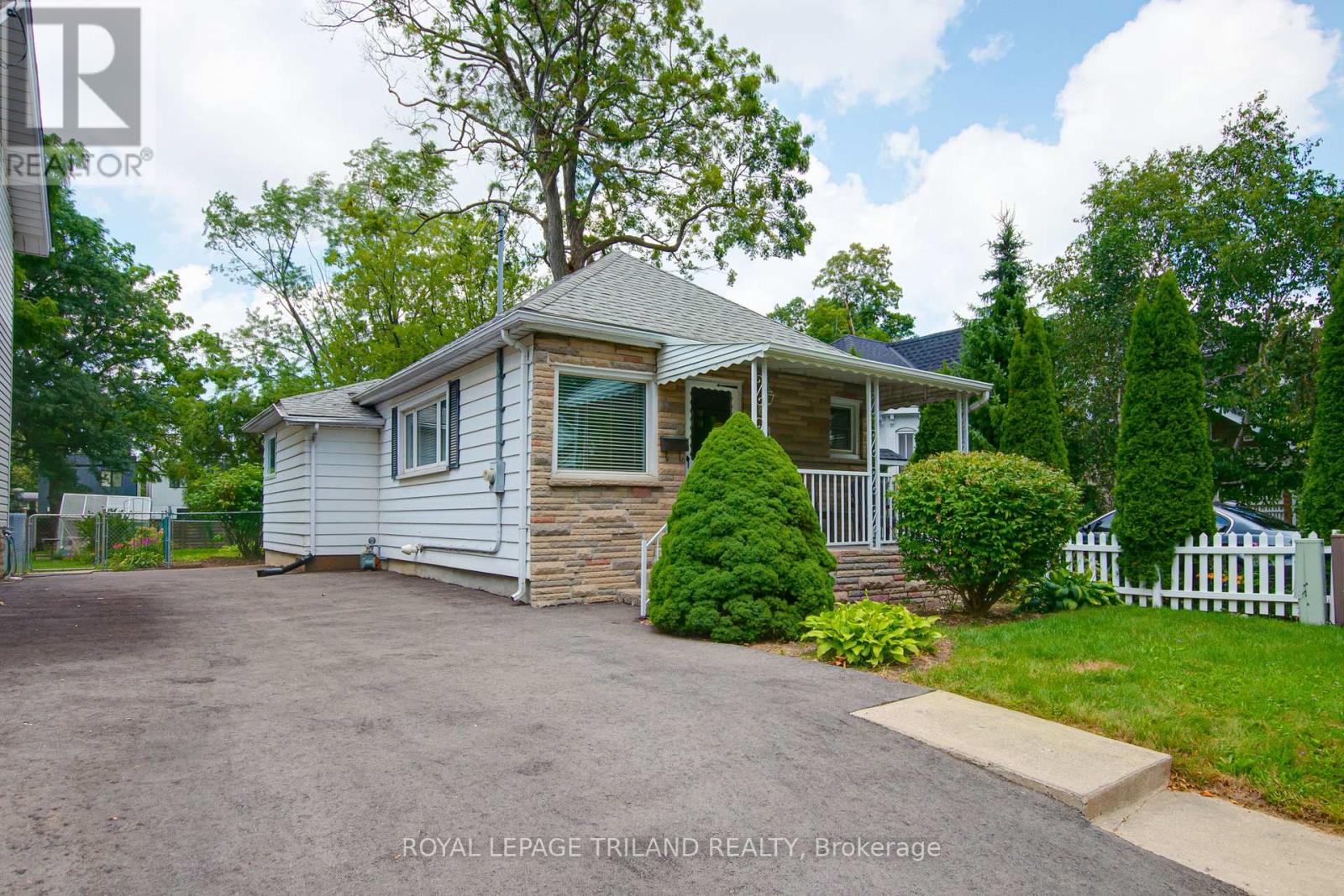 210 Emery Street E, London South, Ontario  N6C 2E2 - Photo 2 - X13071616