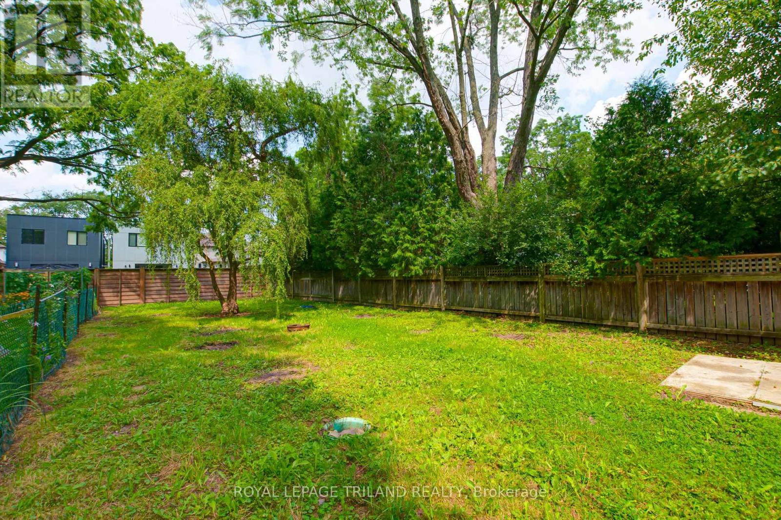 210 Emery Street E, London South, Ontario  N6C 2E2 - Photo 25 - X13071616