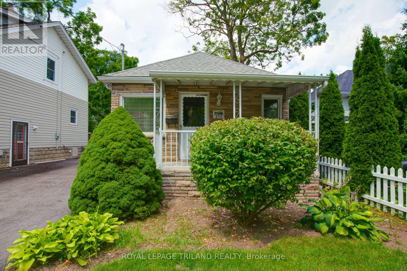 210 Emery Street E, London South, Ontario  N6C 2E2 - Photo 3 - X13071616