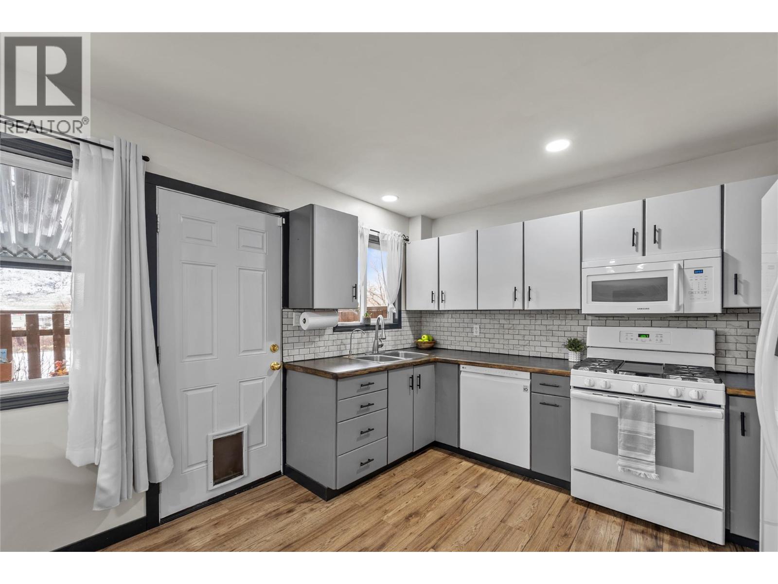 1572 Valleyview Drive, Cache Creek, British Columbia  V0K 1H0 - Photo 11 - 10371143