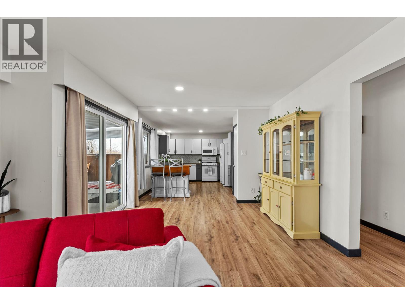 1572 Valleyview Drive, Cache Creek, British Columbia  V0K 1H0 - Photo 7 - 10371143