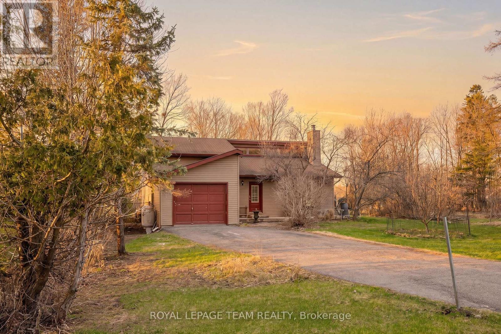 2870 OLD MAPLE LANE, Ottawa, Ontario