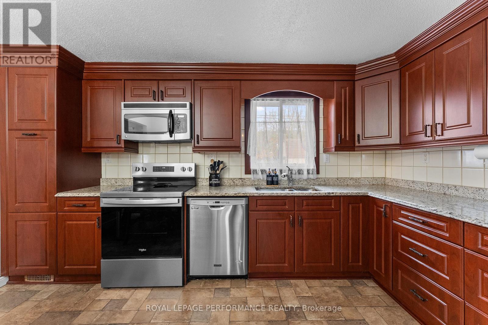 420 Hatfield Crescent, Ottawa, Ontario  K1E 1M8 - Photo 11 - X13071576