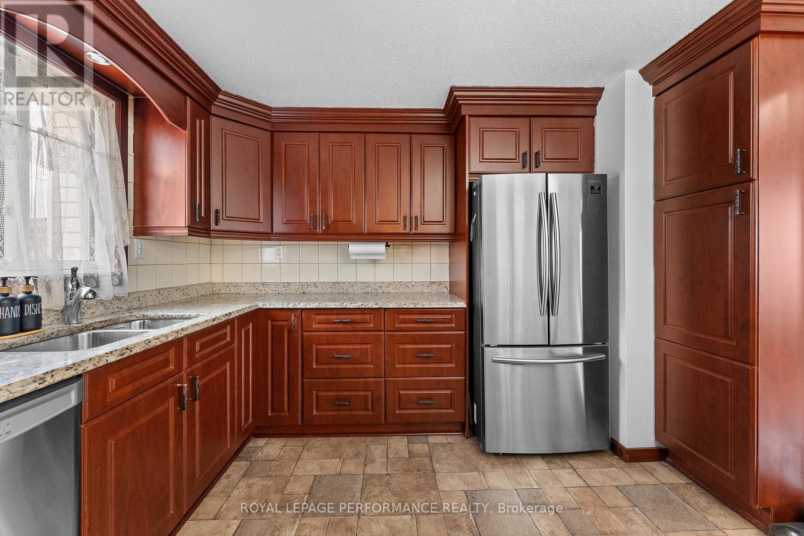 420 Hatfield Crescent, Ottawa, Ontario  K1E 1M8 - Photo 12 - X13071576