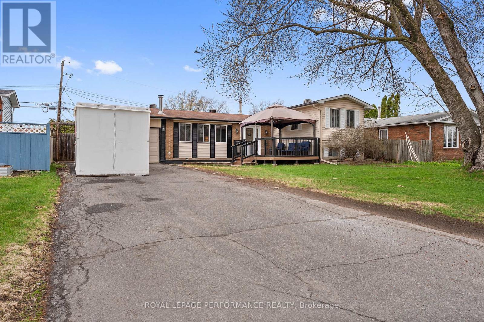 420 Hatfield Crescent, Ottawa, Ontario  K1E 1M8 - Photo 2 - X13071576