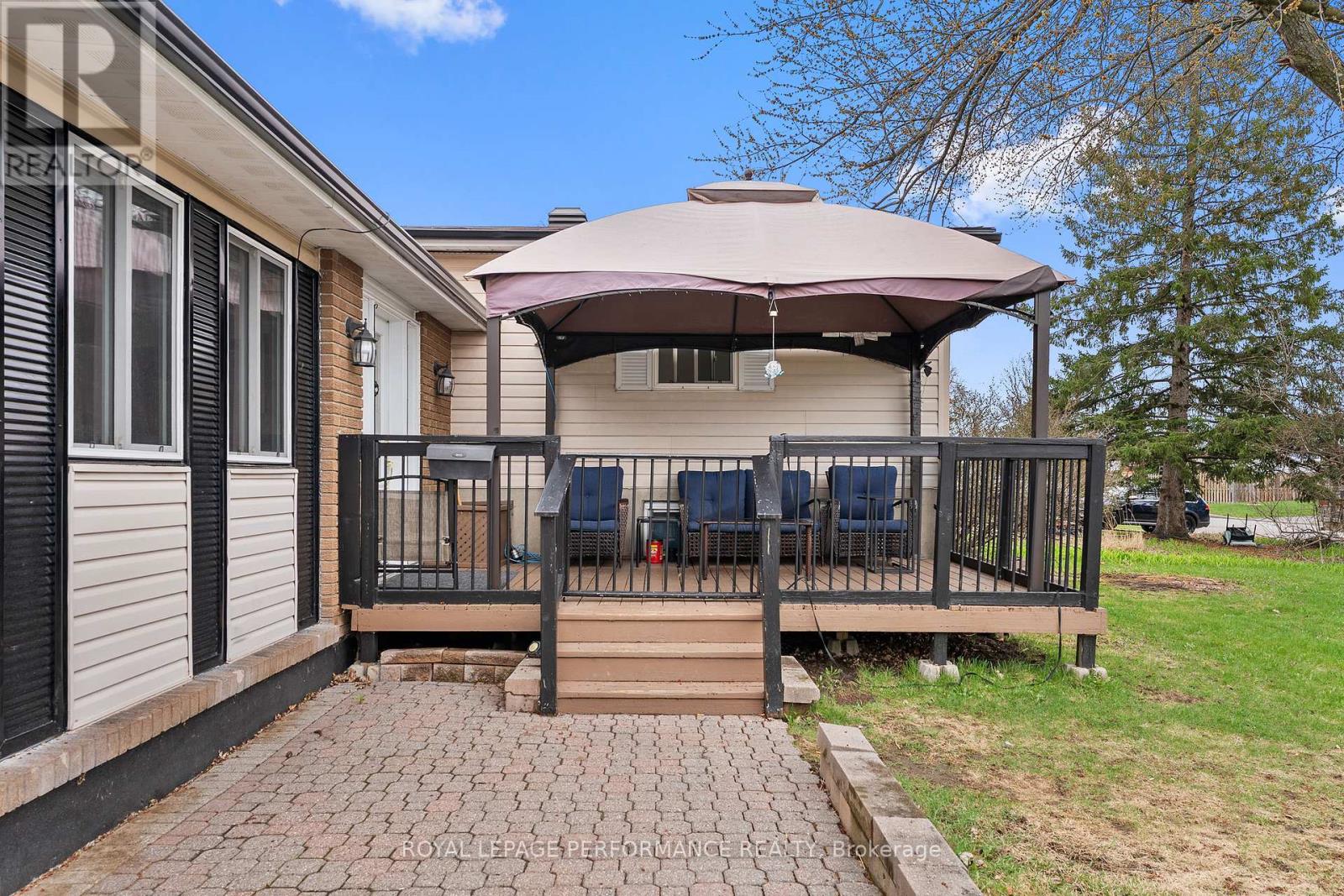 420 Hatfield Crescent, Ottawa, Ontario  K1E 1M8 - Photo 3 - X13071576