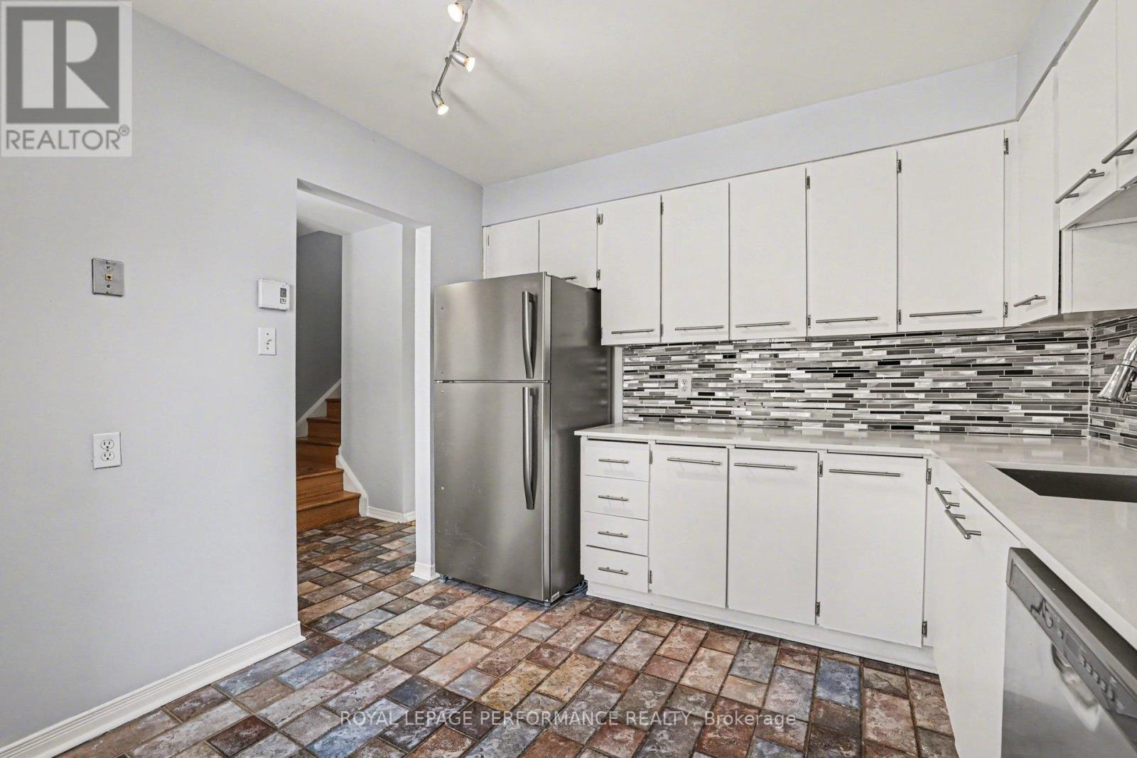 1367 Cedarcroft Crescent, Ottawa, Ontario  K1B 5G8 - Photo 8 - X13071798