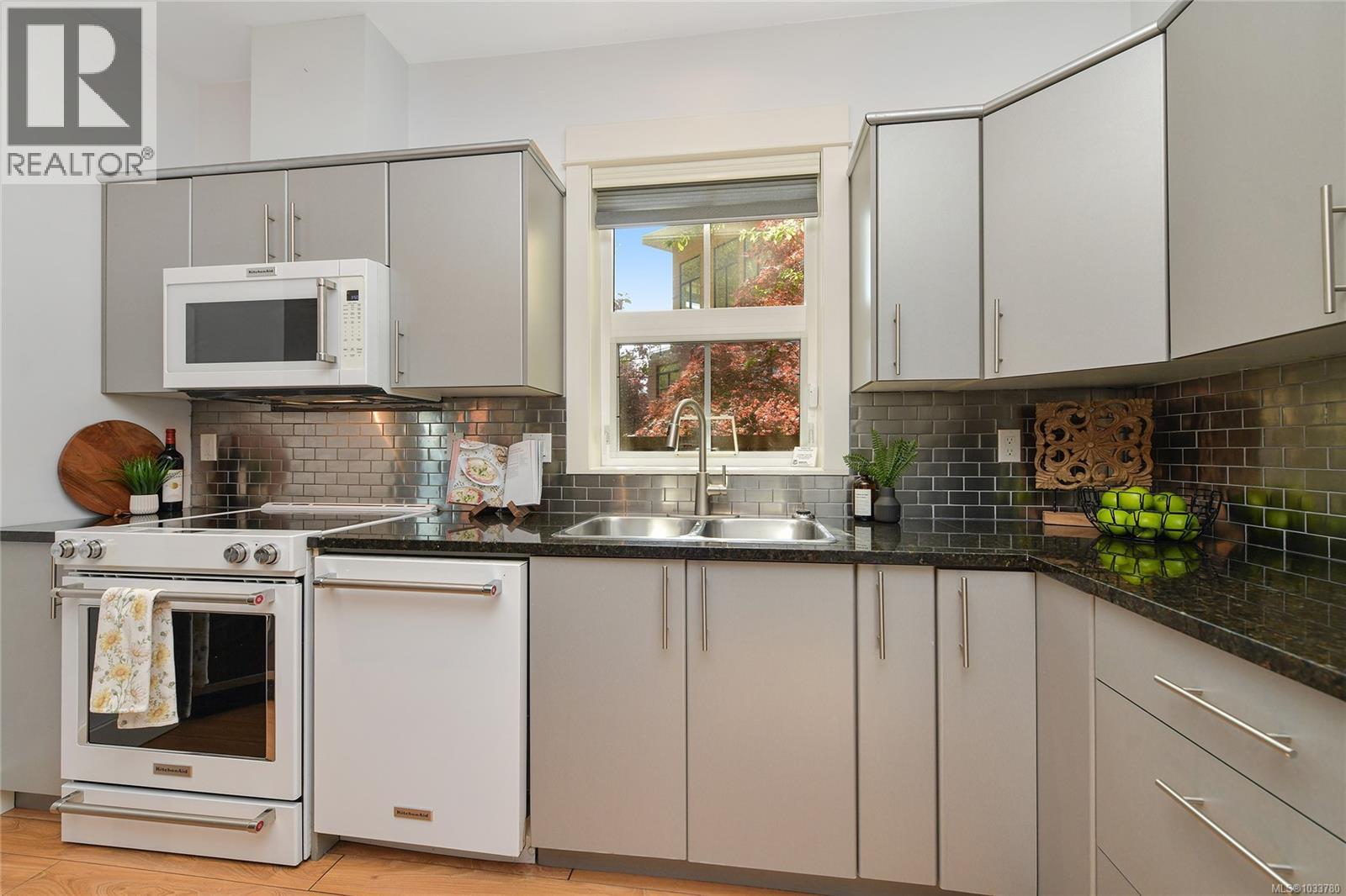101 630 Speed Ave, Victoria, British Columbia  V8Z 1A4 - Photo 10 - 1033780