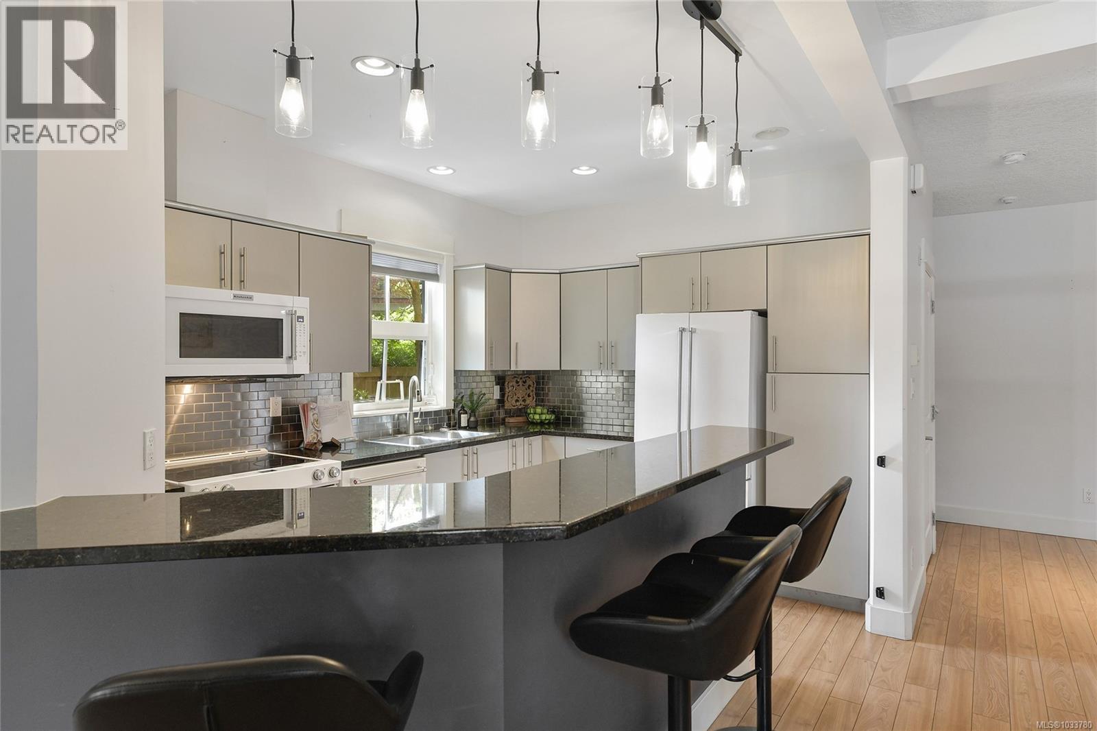 101 630 Speed Ave, Victoria, British Columbia  V8Z 1A4 - Photo 7 - 1033780