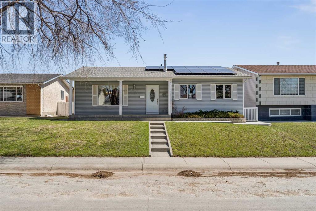 320 Whiteview Road NE, Calgary, Alberta  T1Y 1P8 - Photo 1 - A2307123