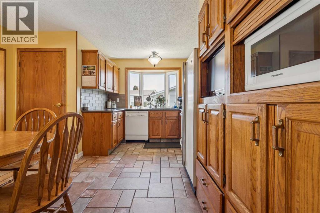 320 Whiteview Road NE, Calgary, Alberta  T1Y 1P8 - Photo 12 - A2307123