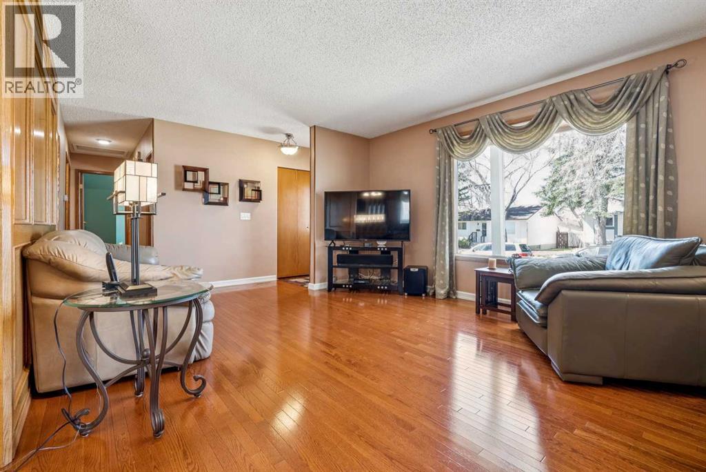 320 Whiteview Road NE, Calgary, Alberta  T1Y 1P8 - Photo 5 - A2307123