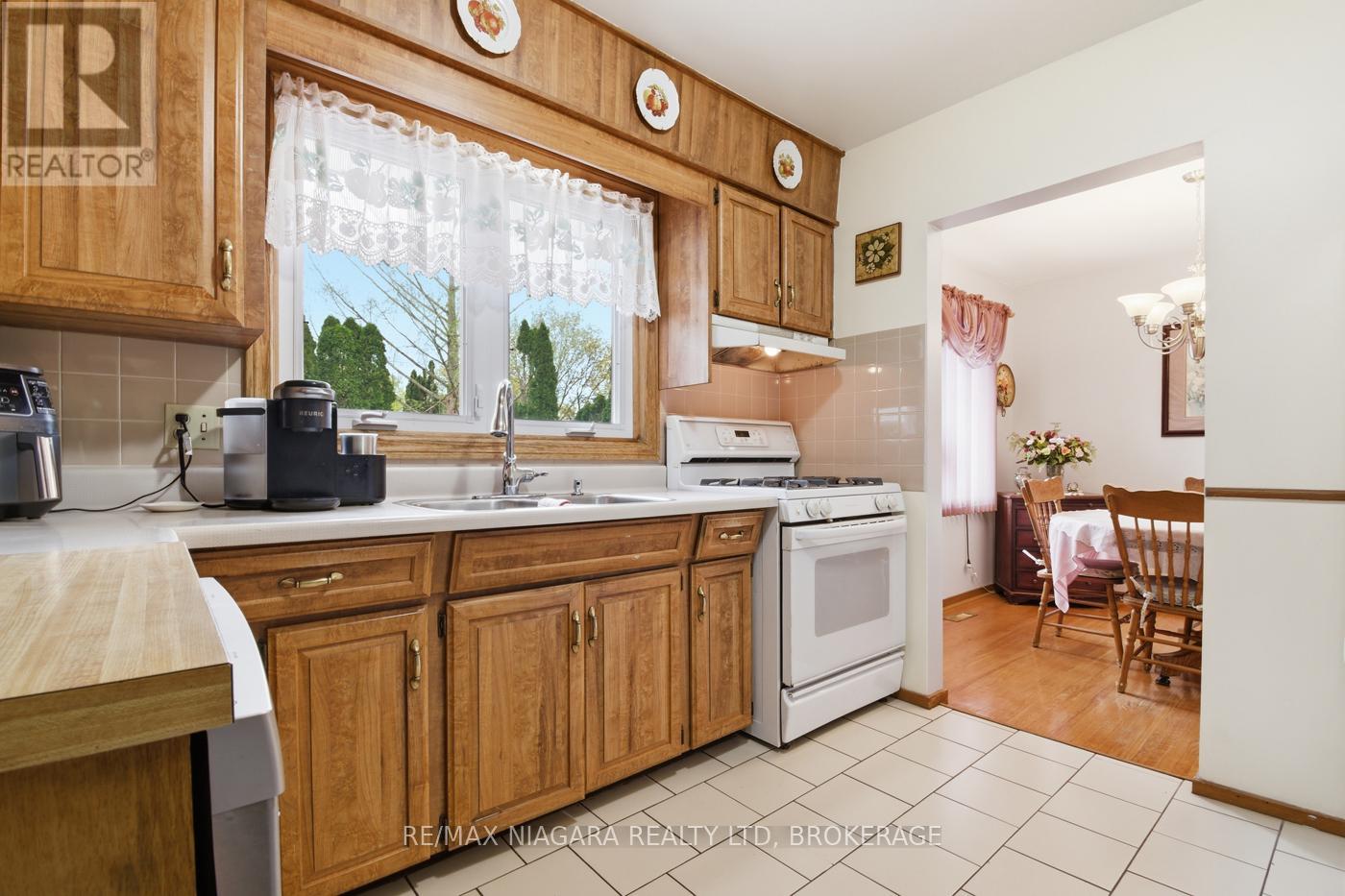 36 St Lawrence Drive, St. Catharines, Ontario  L2M 2T9 - Photo 12 - X13071626