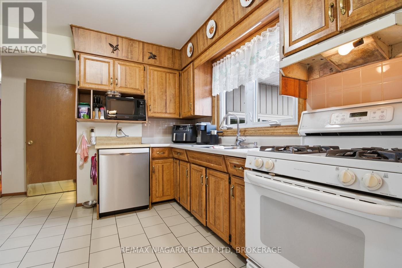 36 St Lawrence Drive, St. Catharines, Ontario  L2M 2T9 - Photo 15 - X13071626