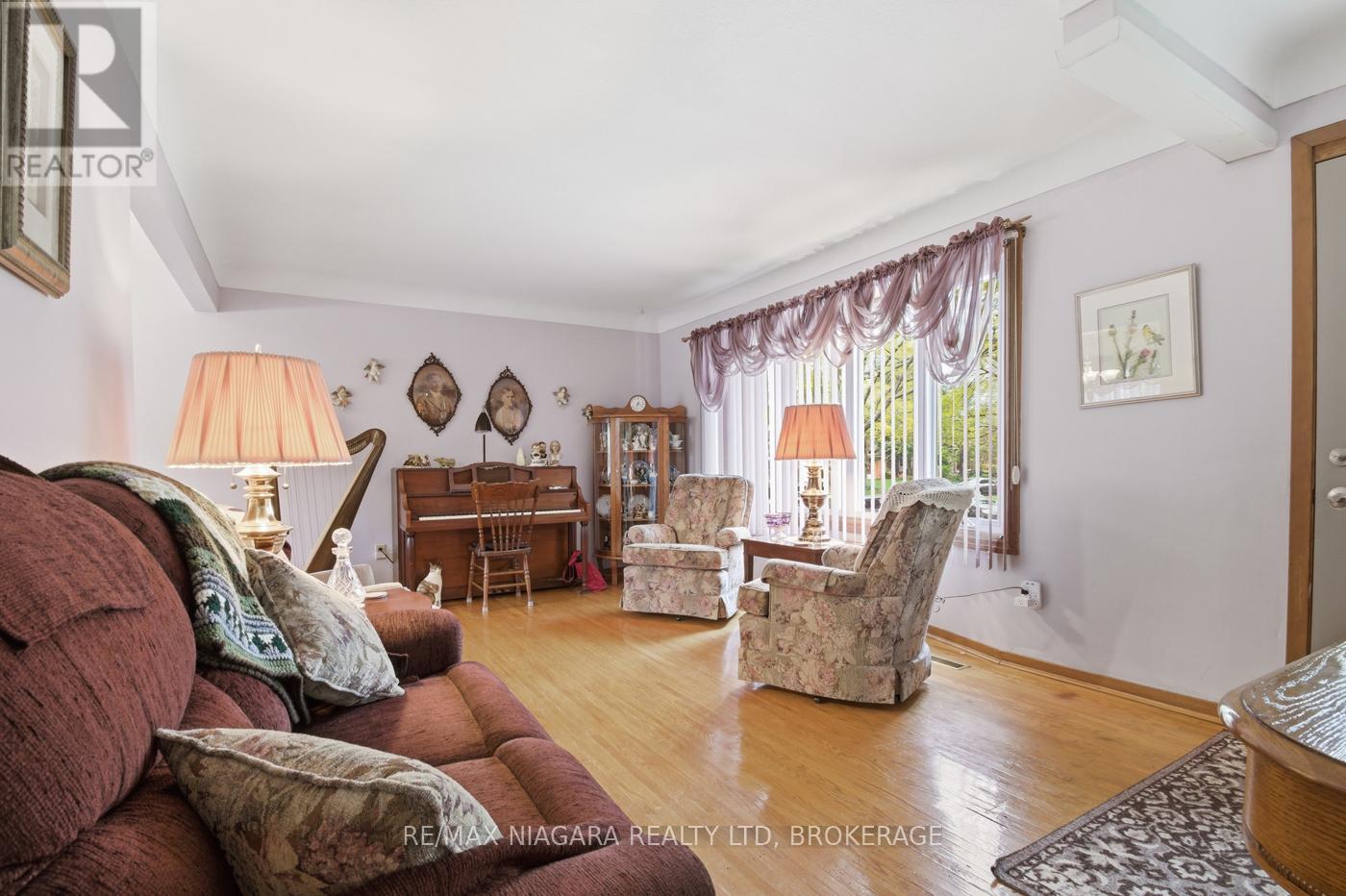 36 St Lawrence Drive, St. Catharines, Ontario  L2M 2T9 - Photo 7 - X13071626