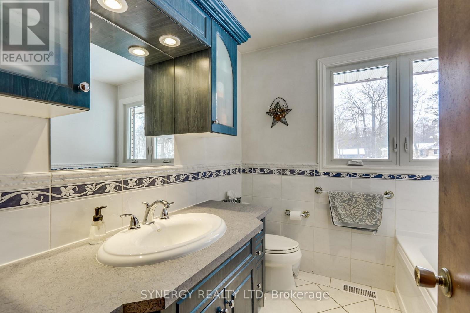 4422 Nauvoo Road, Brooke-Alvinston, Ontario  N0M 2S0 - Photo 35 - X12708386