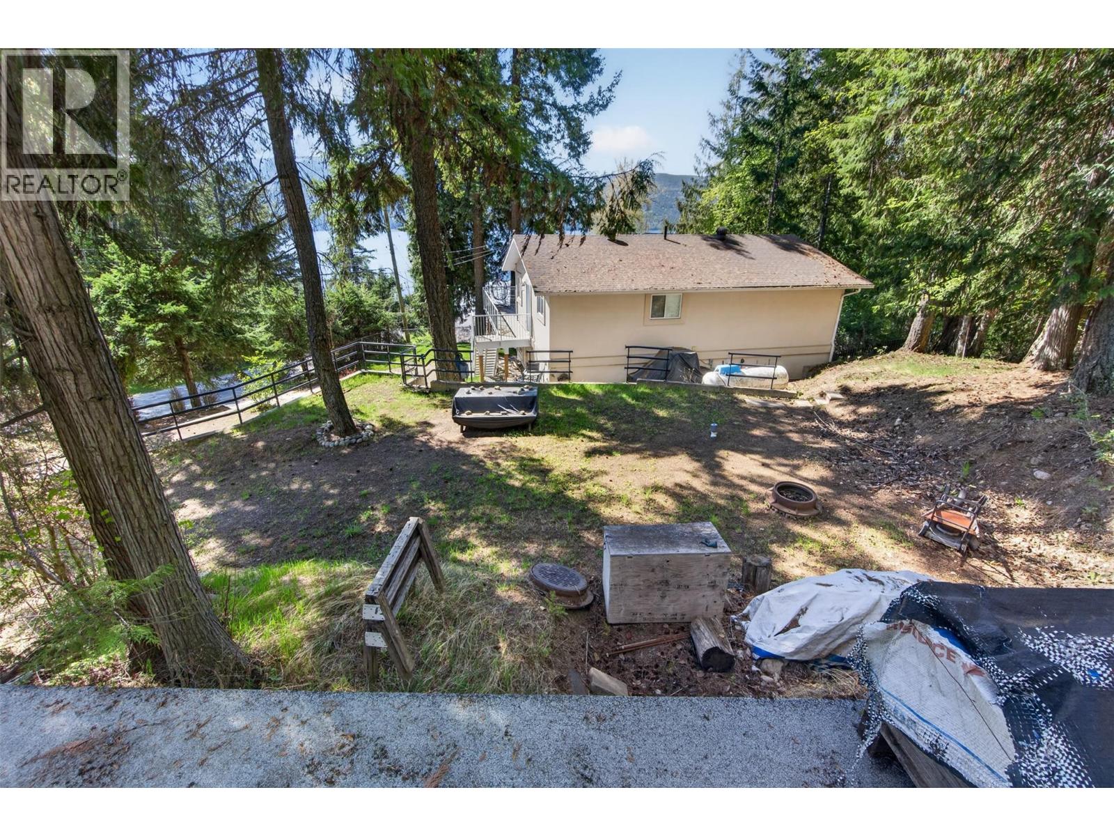 7689 Golf Course Road, Anglemont, British Columbia  V0E 1M8 - Photo 24 - 10385592