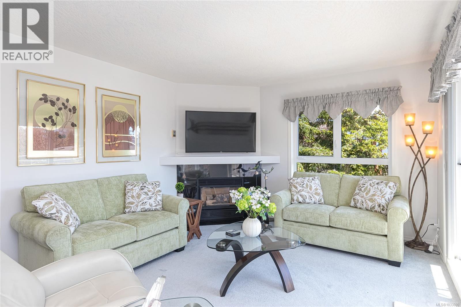 311 9919 Fourth St, Sidney, British Columbia