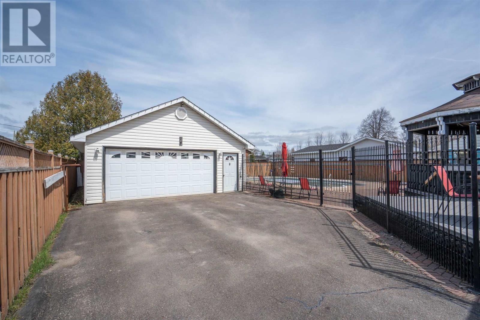 8 Winfield Dr, Sault Ste. Marie, Ontario  P6C 2M9 - Photo 3 - SM260827