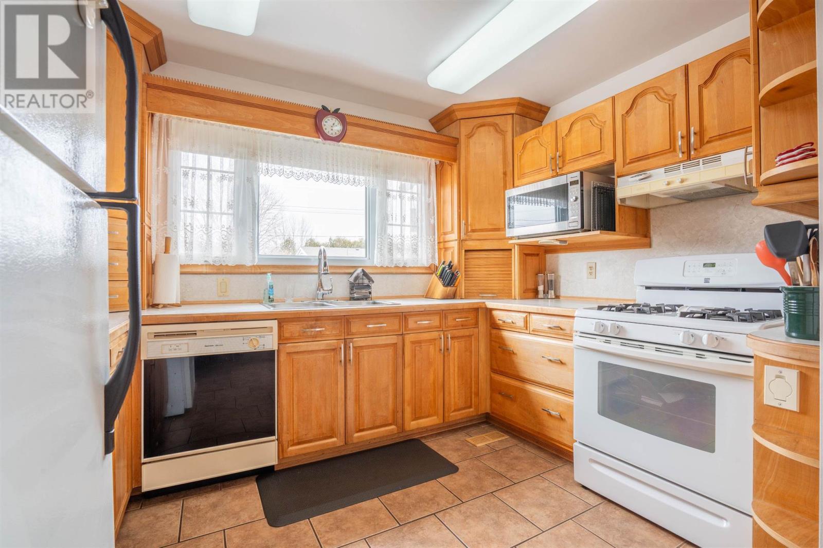 8 Winfield Dr, Sault Ste. Marie, Ontario  P6C 2M9 - Photo 4 - SM260827