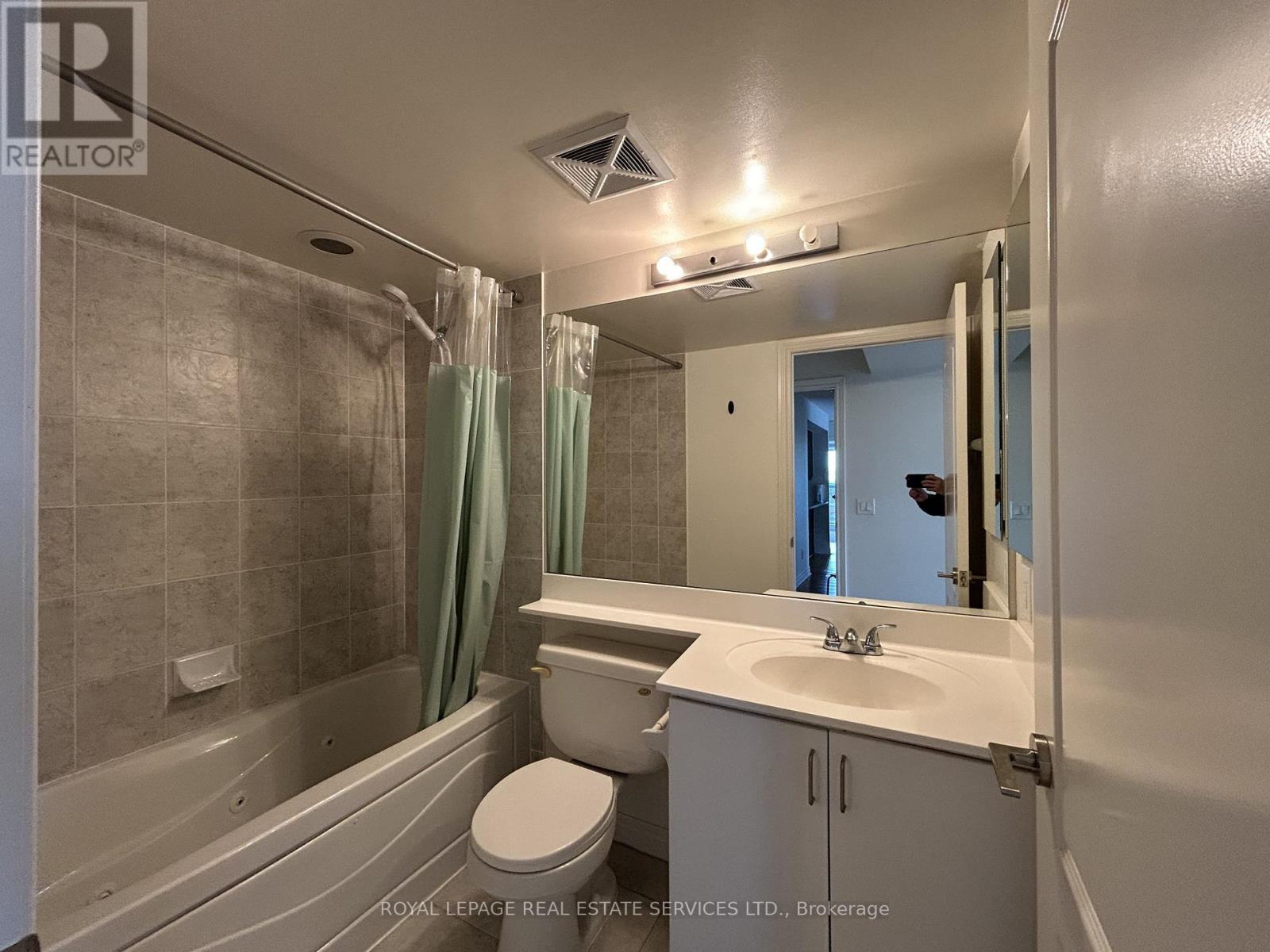 2402 - 70 Town Centre Court, Toronto, Ontario  M1P 4Y7 - Photo 11 - E12879510